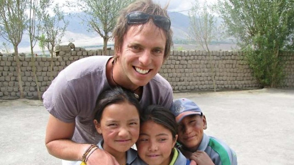 Hugh with Indian schoolchildren
